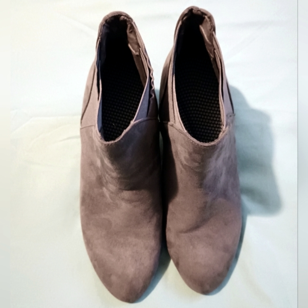 🩶 NWOT Womens Gray Suede Boots 8 Winter Fall Autumn Cold Weather Dressy Casual - Picture 1 of 4